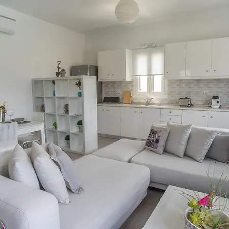 Azzurro Bianco דירה *