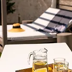 Azzurro Bianco شقة باروس