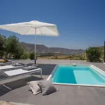 Azzurro Bianco شقة *
