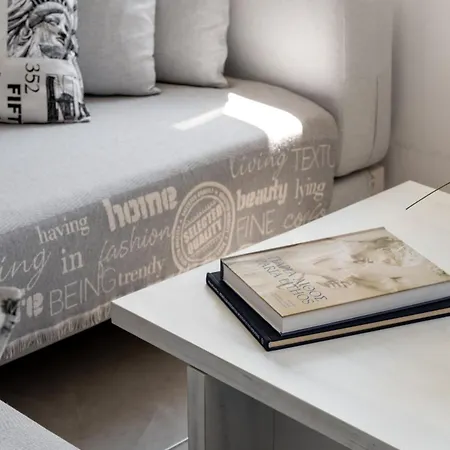 Azzurro Bianco アパート パロス島